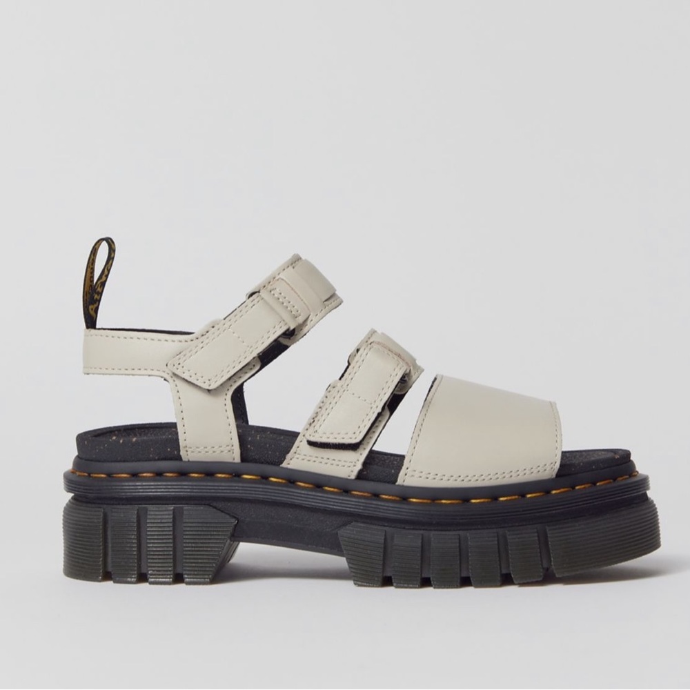 NWT Dr. Martens Ricki Leather 3-Strap Platform Sandals - Cobblestone/Black